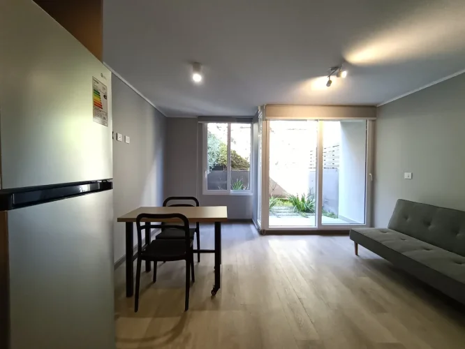 Living comedor vista balcon venta departamento Santiago Centro Bono pie y tasa rebajada