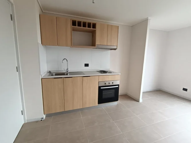 Cocina amoblada Departamento 2 dormitorio 2 baños 65 m2 venta con bono pie 20% San Joaquin metro Bio-Bio