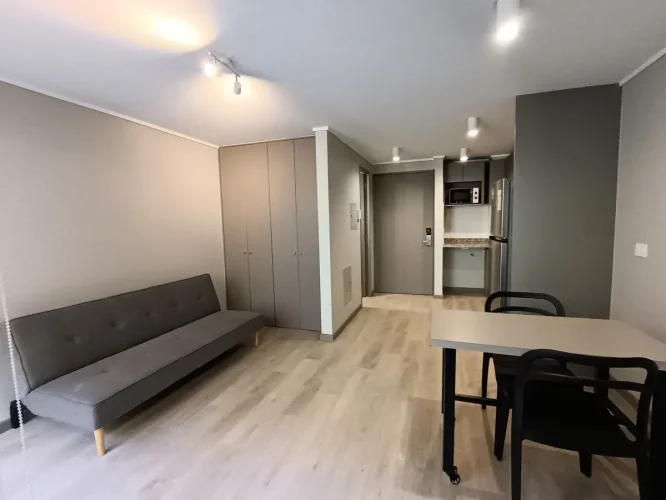 Living comedor vista balcon venta departamento Santiago Centro Bono pie y tasa rebajada
