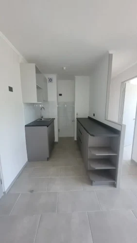 Cocina amoblada a la medida Departamento en Concepción con bono vende Tcpropiedades