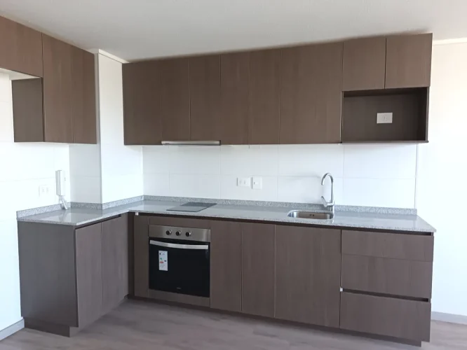 Cocina equipada con muebles a medida departamento en venta en Ñuñoa con bono pie entrega inmediata