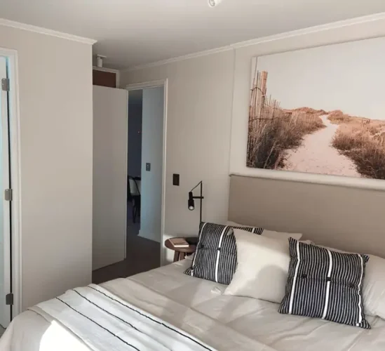 Dormitorio: cama de 2 plazas, grandes espacios venta con bono pie