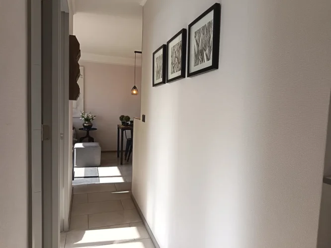 Pasillo divisorio entre cocina y dormitorio. venta san joaquin
