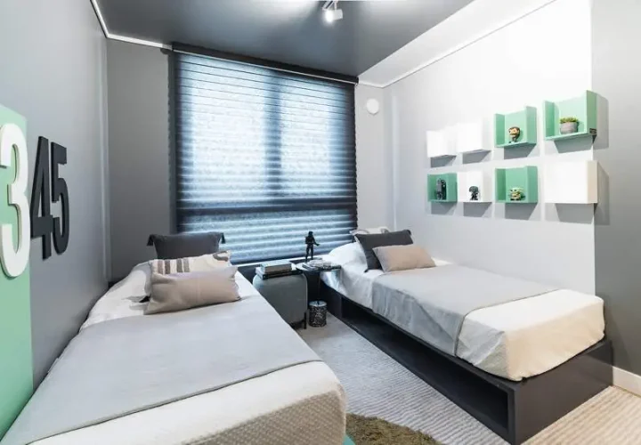 Segundo dormitorio para 2 camas de una plaza más un velador.