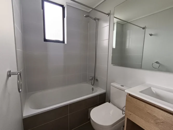 Baño segundo dormitorio Departamento 2 dormitorio 2 baños 65 m2 venta con bono pie 20% San Joaquin metro Bio-Bio