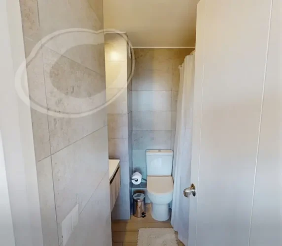 Baño departamento venta con bono pie y tasa rebajada.