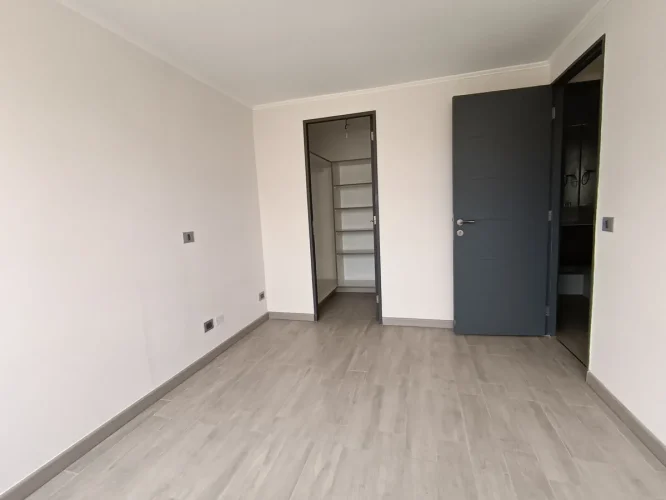 Closet departamento principal venta en la Cisterna sin ahorros
