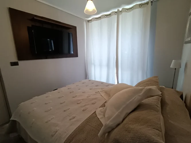 Dormitorio principal: cama de dos plazas, venta con bono pie, entrega inmediata, Estación Central