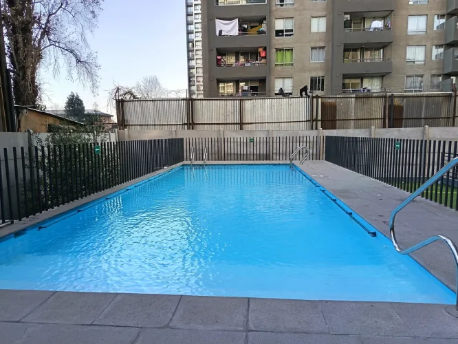 Piscina edificio Estación Central, venta con bino pie
