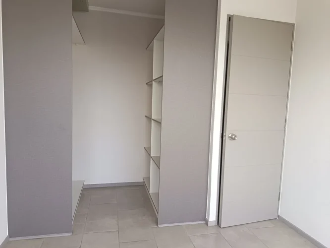 Closet dormitorio principal Departamento 2D1B 39 m2 Puerto Montt entrega futura pie en cuotas