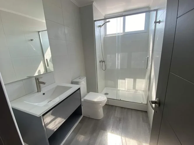 Baño gran esopacio departamento Conchali entrega inmedita bono pie y tasa rebajada