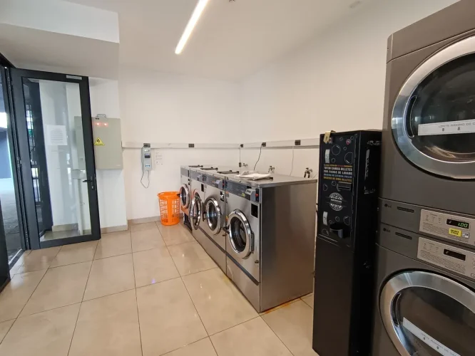 Sala de lavado y secado Estación Central, venta con bino pie