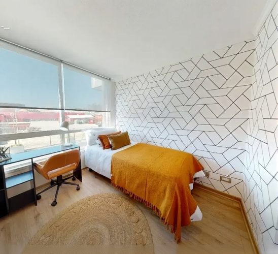 Segundo dormitorio: cama de una plaza y un mueble.