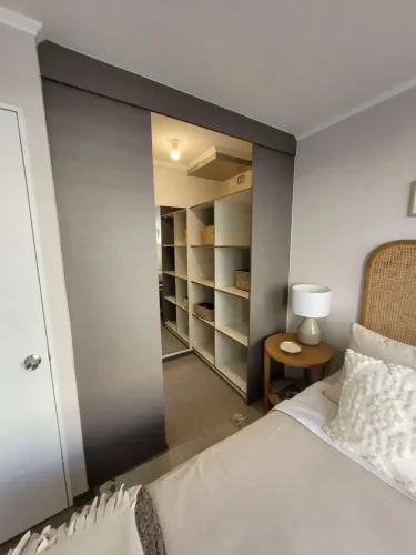 Walking Closet dormitorio principal lLiving comedor departamento en Renca venta con subsidio adjudicado Ds01 Tramon III