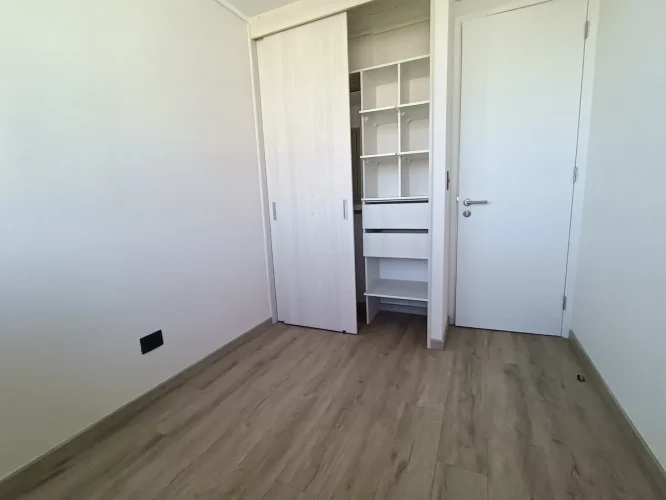 Closet y entrada dormitorio departamento en venta en Ñuñoa con bono pie entrega inmediata
