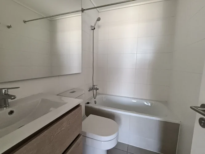 Seguindo baño departamento en venta en Ñuñoa con bono pie entrega inmediata