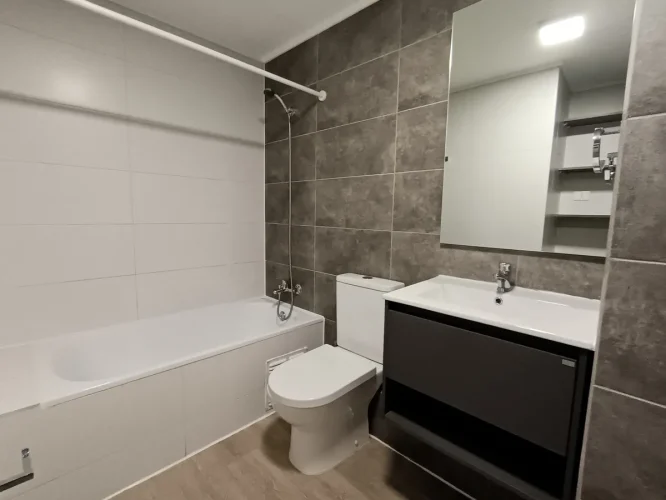 Segundo baño venta departamento con bono pie entrega inmediata metro Los Heroes