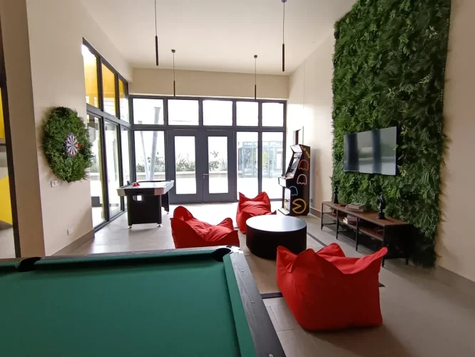 Juegos infantiles en edificio en Macul
