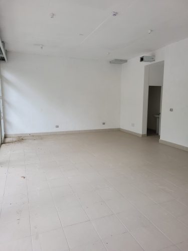 5) Interior ,