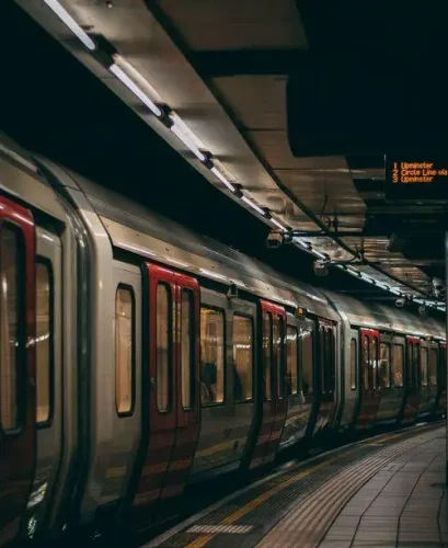 Metro Rondizzoni a pasos de la estación.
